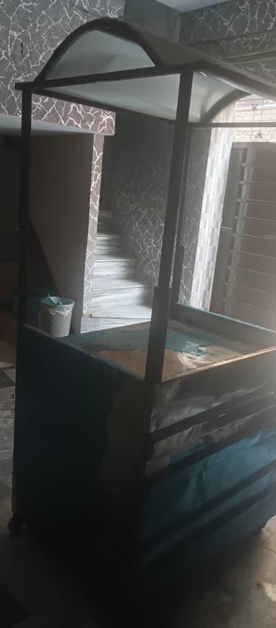 دکان کا کاؤنٹر برائے فروخت - بالکل نئی حالت میں