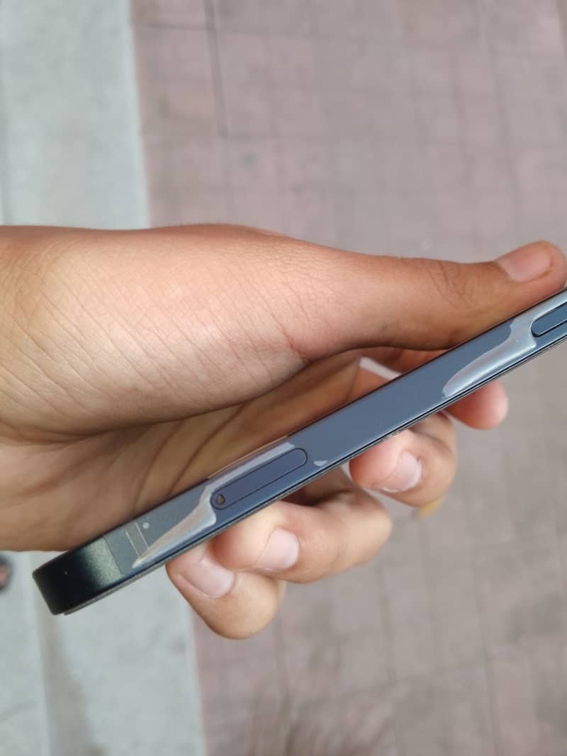 Apple iPhone 12 3