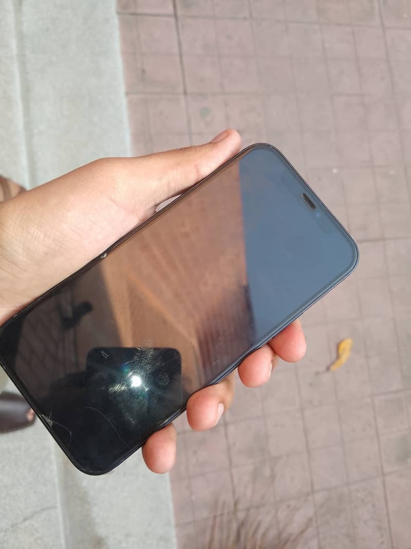 Apple iPhone 12 4