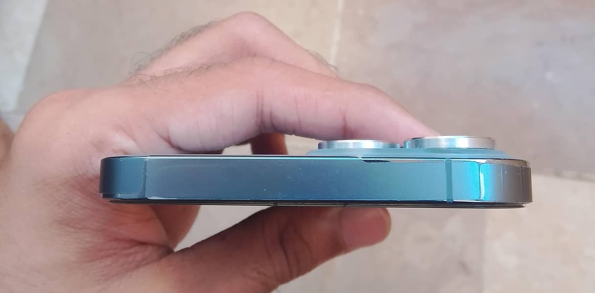 Apple iPhone 13 Pro Max 2