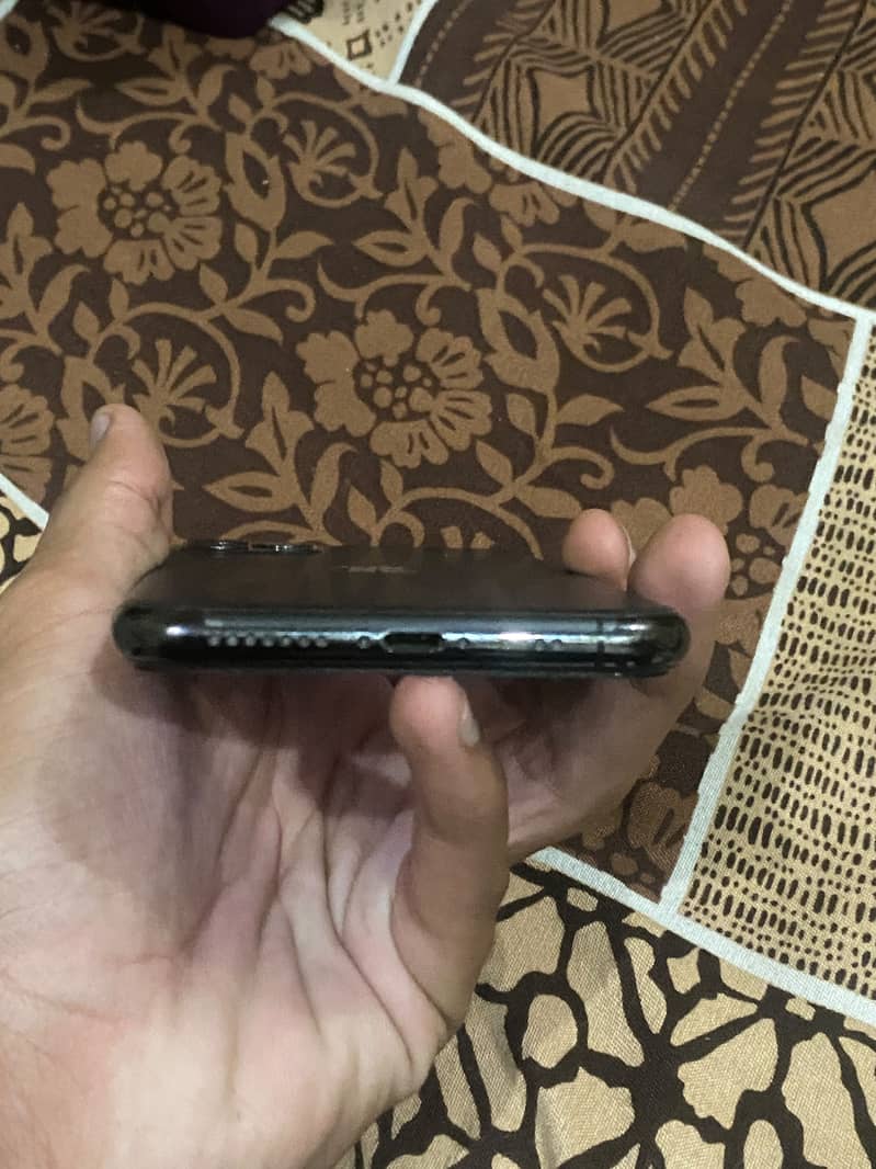 Apple iPhone 11 Pro Max 1