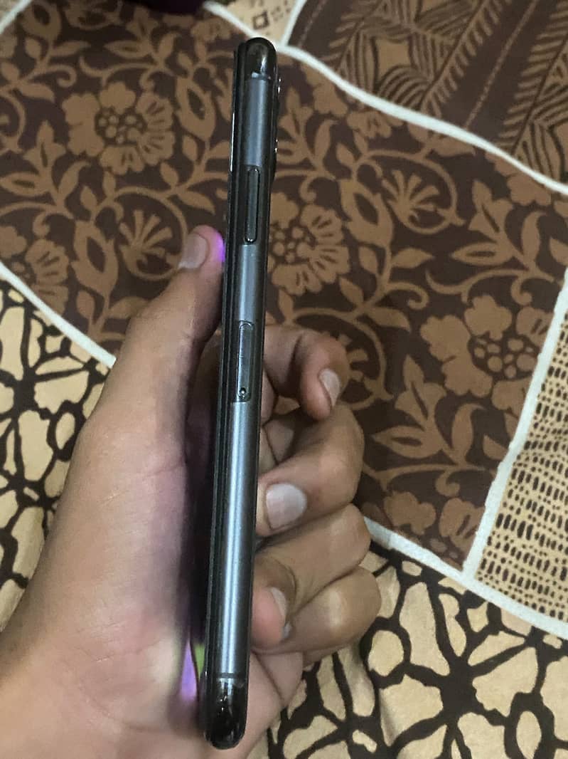 Apple iPhone 11 Pro Max 2