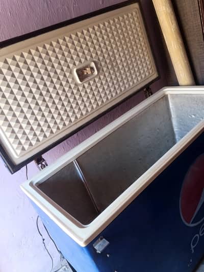 Freezer for sell only serious Byers contact kren