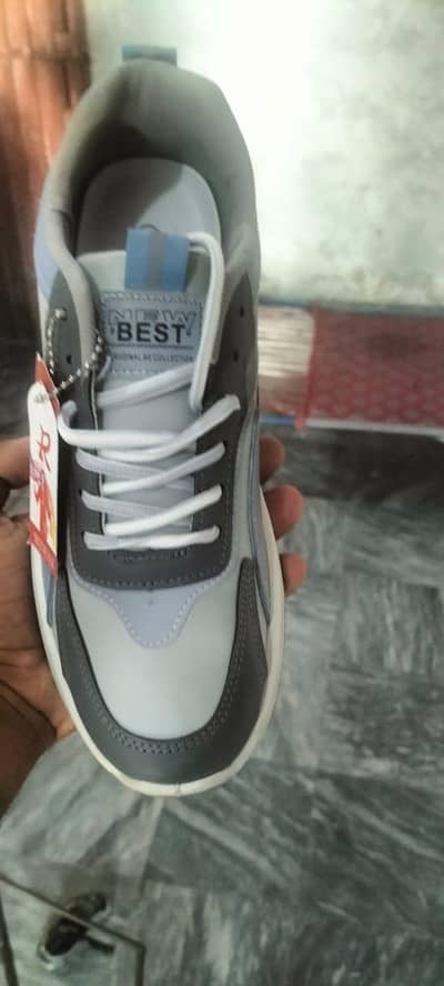 Stylish Men’s Casual Sneakers – White & Grey | Like New