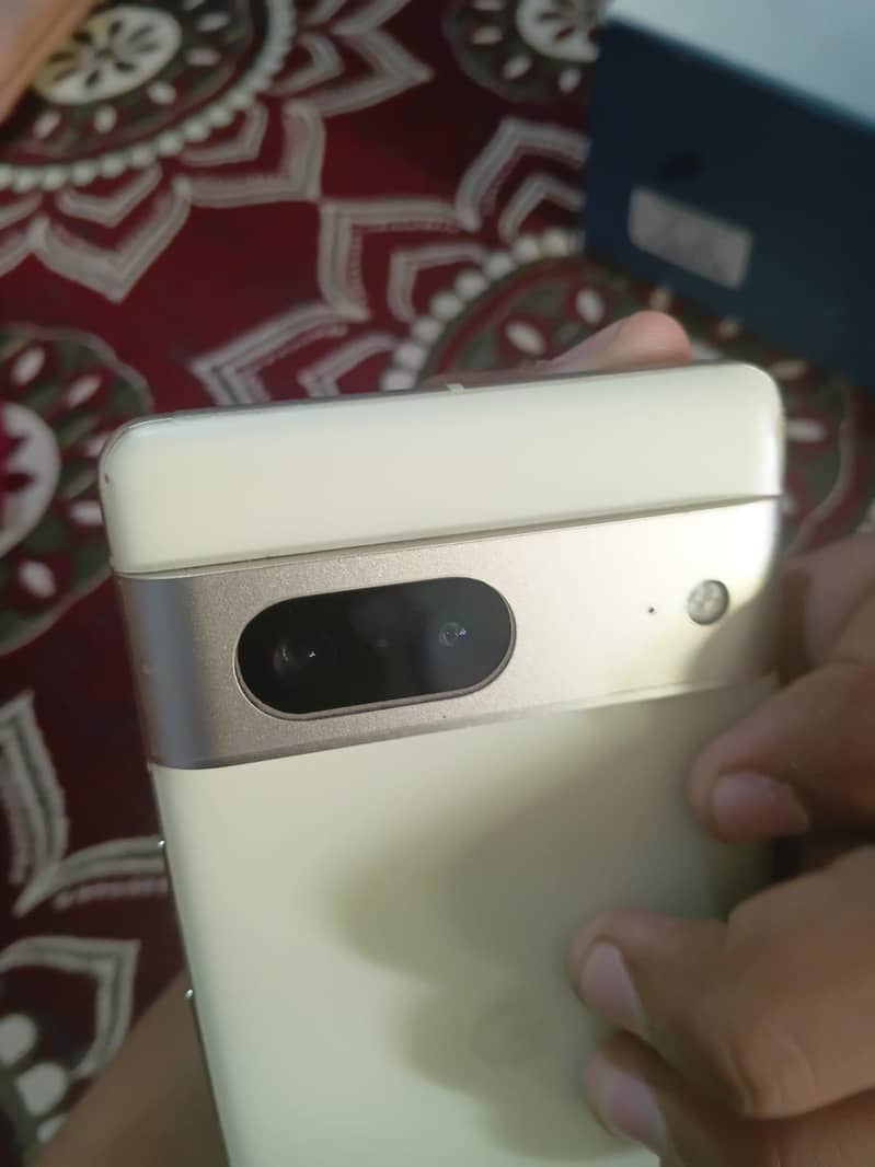 Google Pixel 7 4