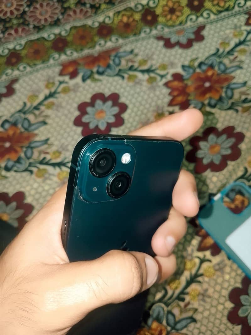 Apple iPhone 13 5