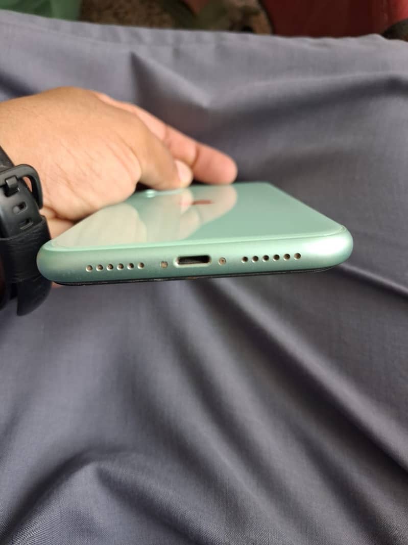 Apple iPhone 11 6