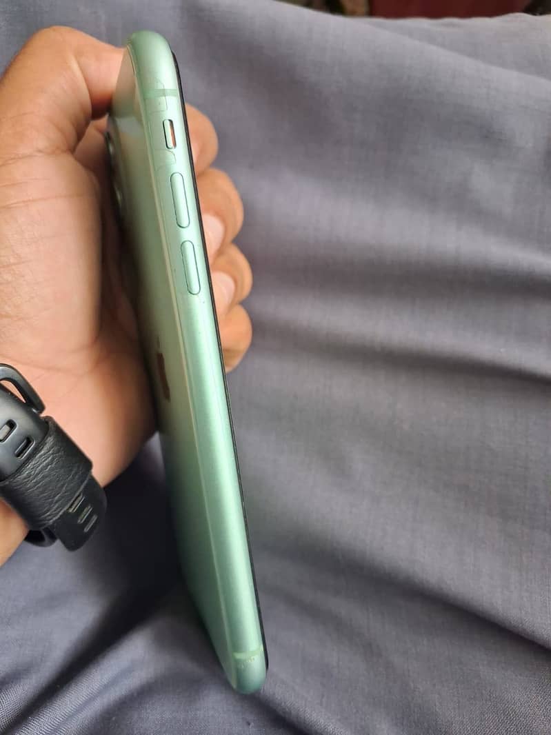 Apple iPhone 11 7
