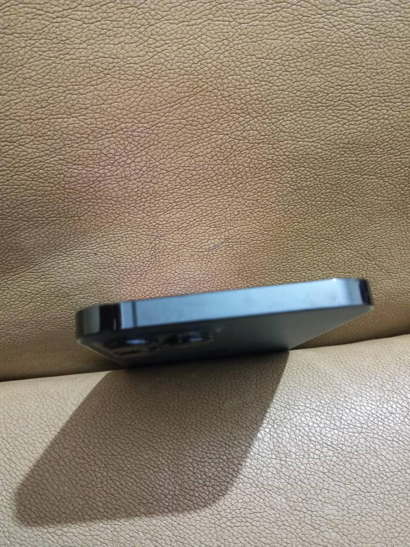 Apple iPhone 12 Pro Max 4