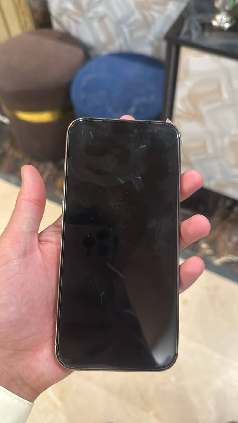 Apple iPhone 16 Pro Max 2