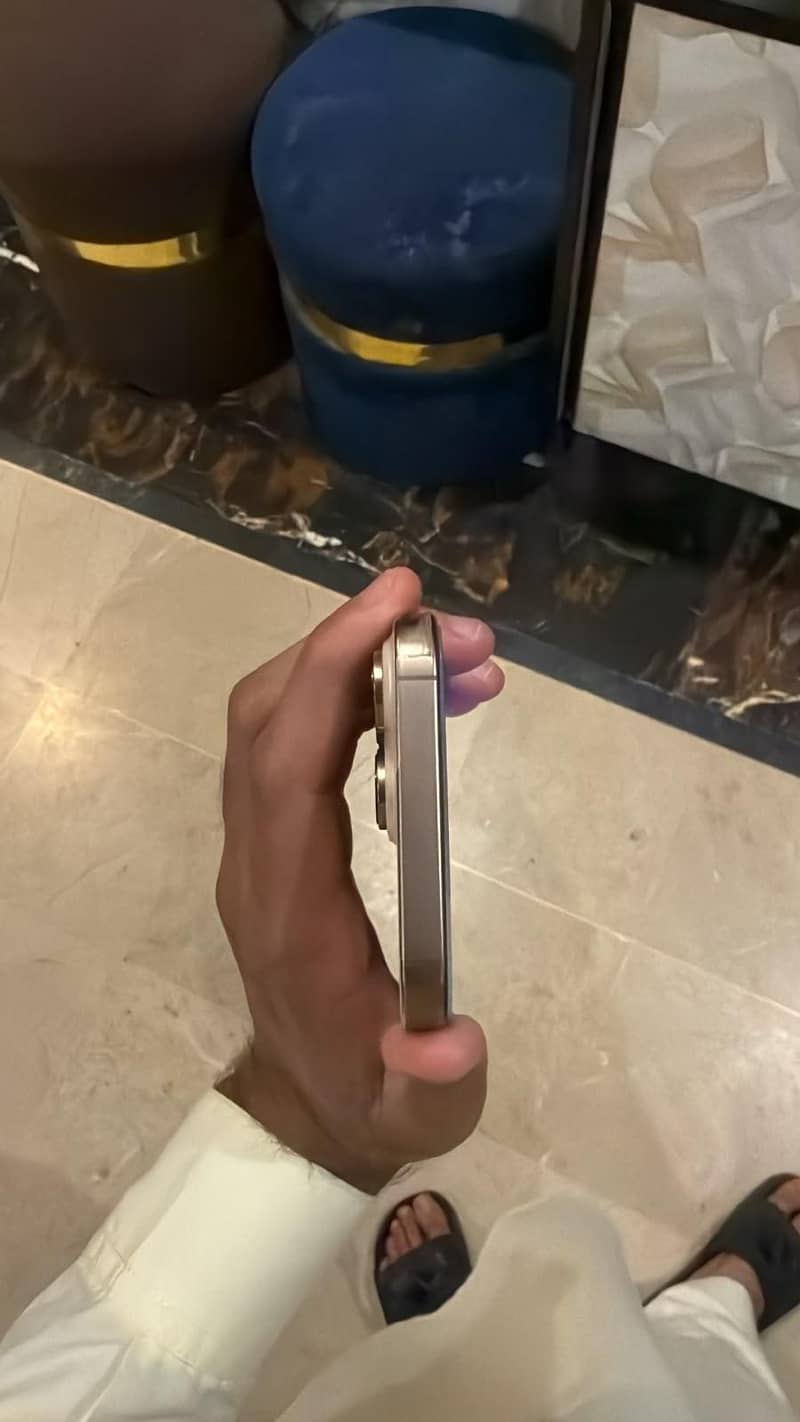 Apple iPhone 16 Pro Max 4
