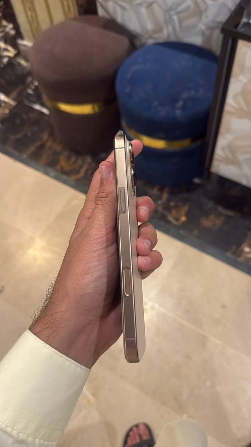 Apple iPhone 16 Pro Max 5