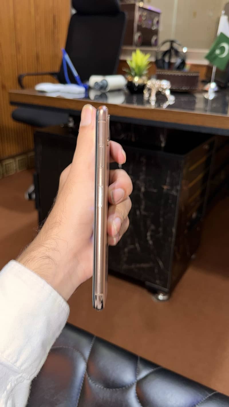 Apple iPhone XS Max 3