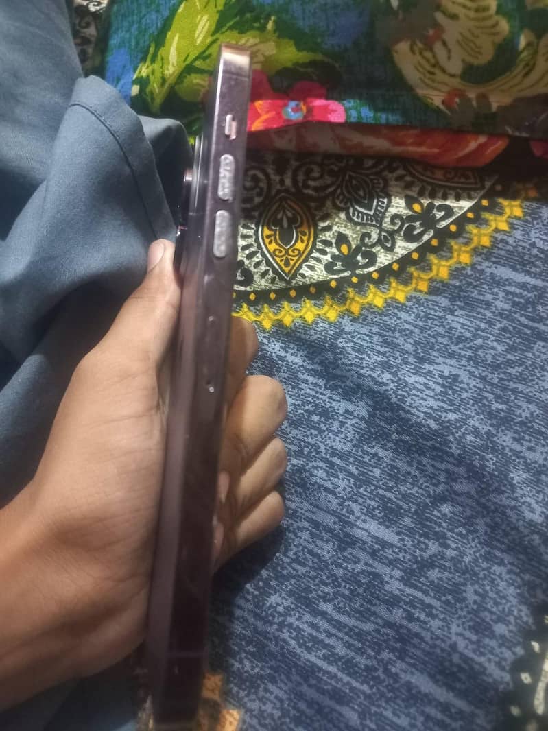 Apple iPhone 14 Pro Max 1