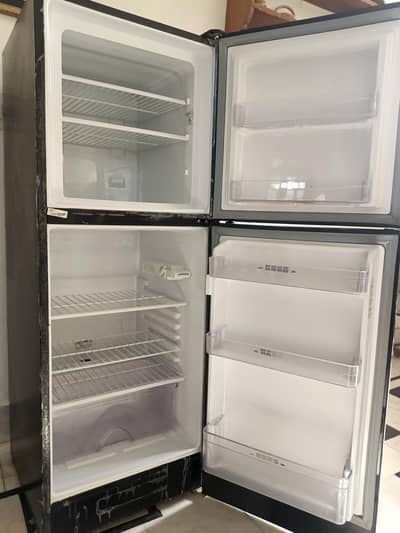 Dawlence Refrigerator. model 2024 end month.