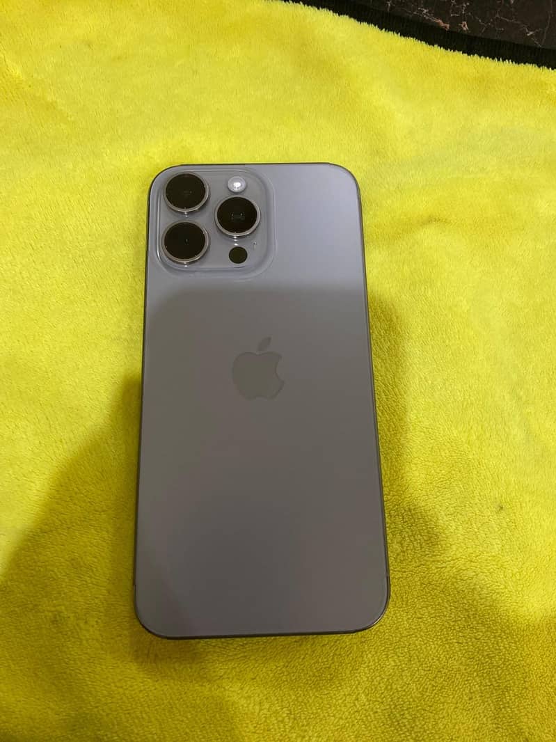 Apple iPhone 15 Pro Max 4