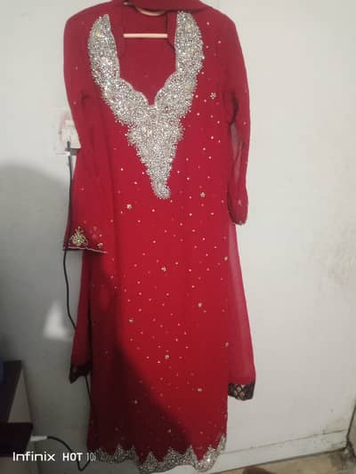 1 time use dress condition bht achi h
