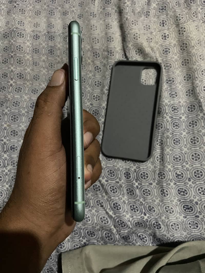 Apple iPhone 11 3