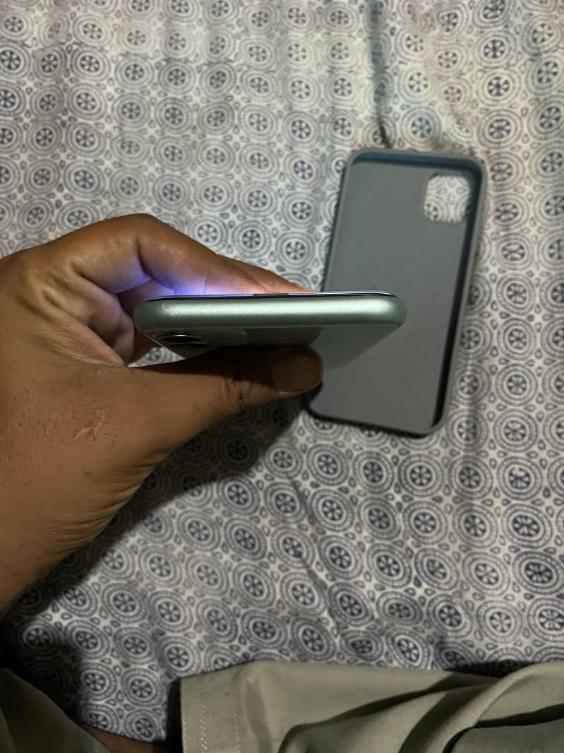 Apple iPhone 11 6