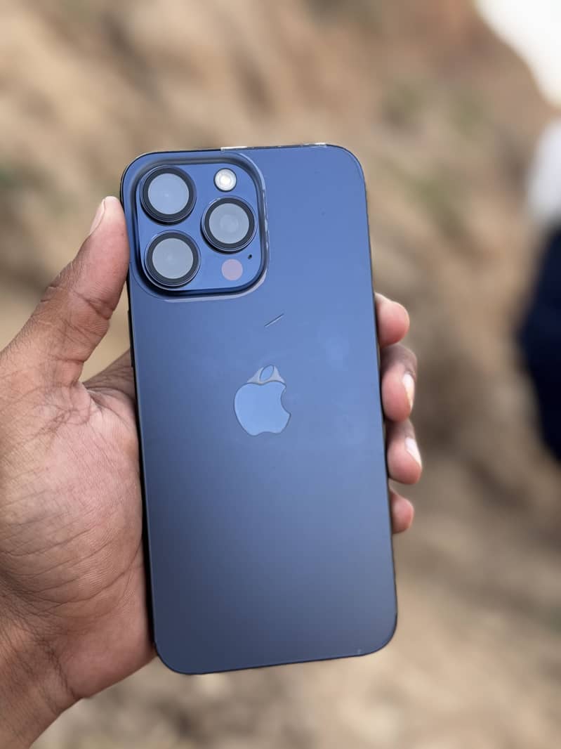 Apple iPhone 15 Pro Max 4