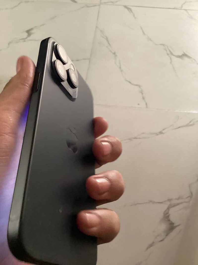Apple iPhone 15 Pro Max 1