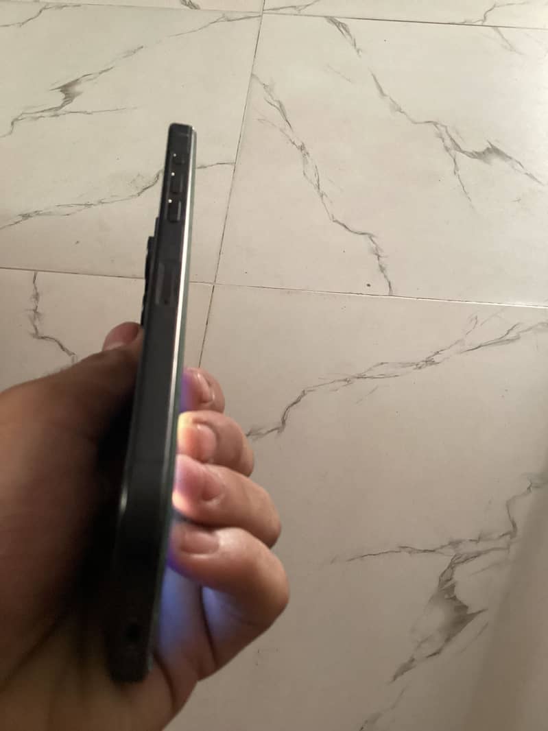Apple iPhone 15 Pro Max 3