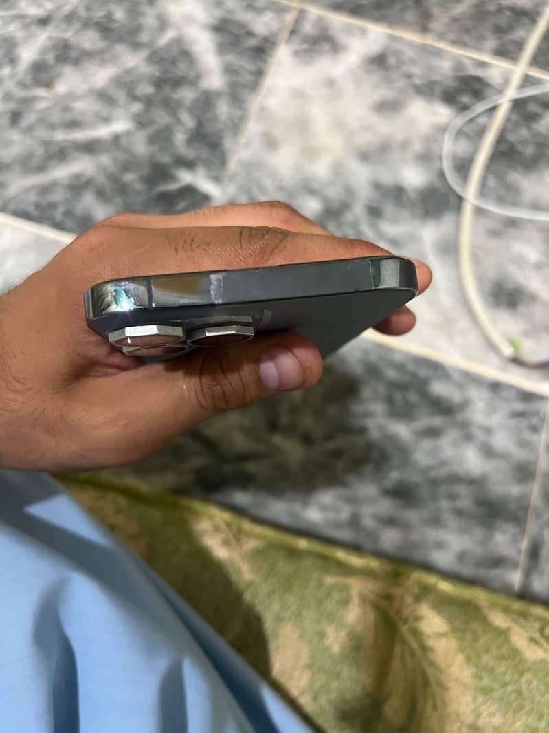 Apple iPhone 13 Pro Max 3