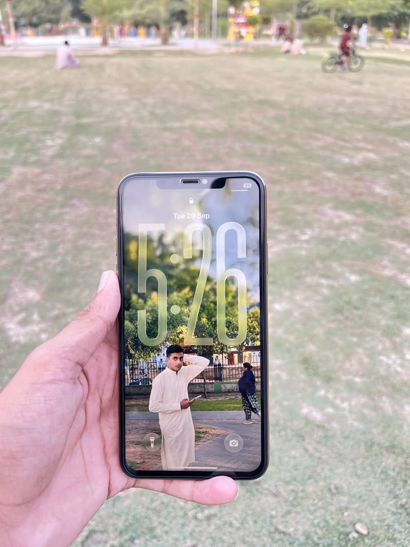 Apple iPhone 11 Pro Max 1