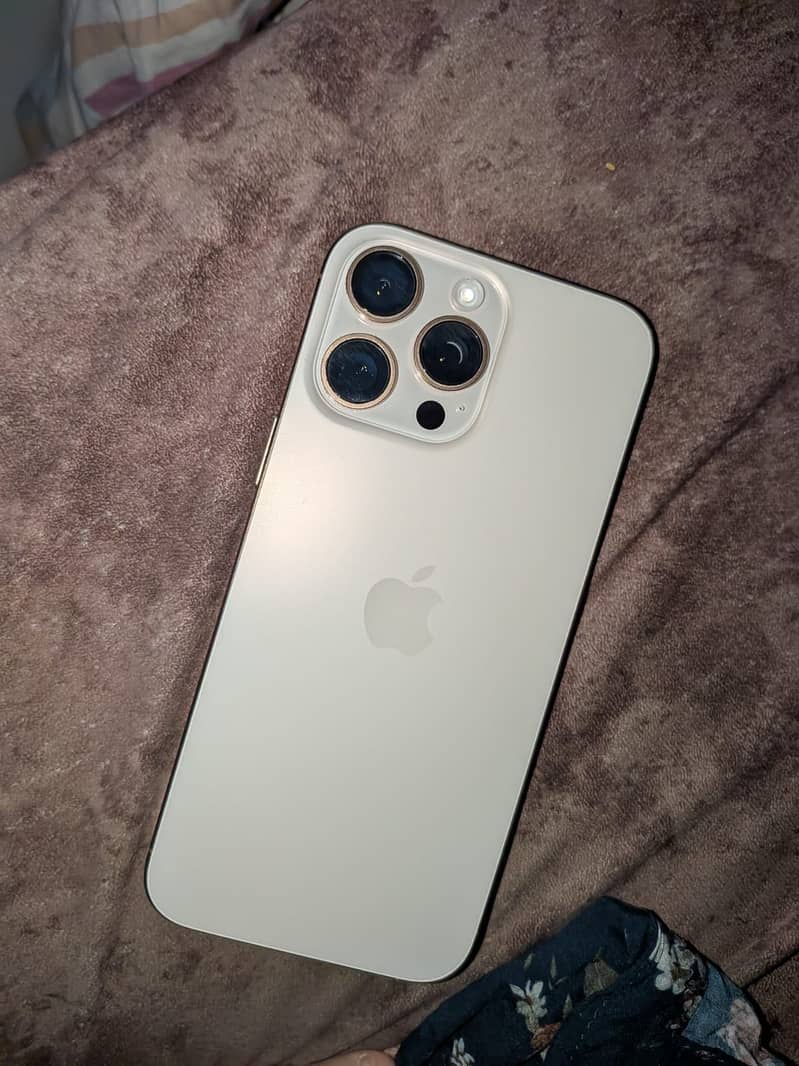 Apple iPhone 16 Pro Max 2