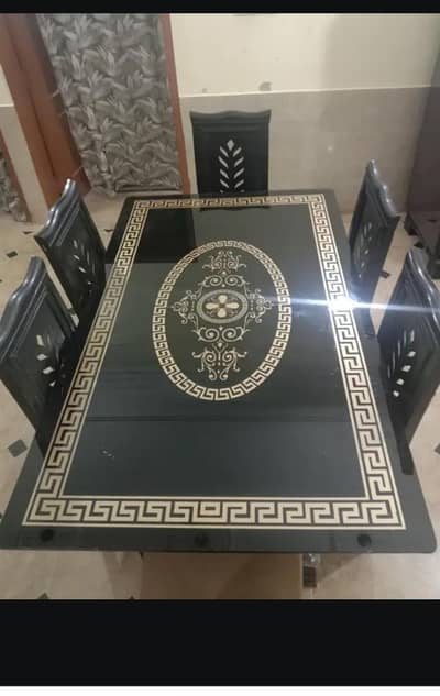 Dining table with 6 seaters