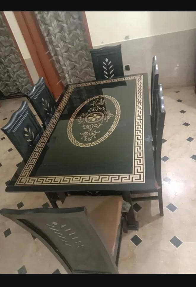 Dining table with 6 seaters 1