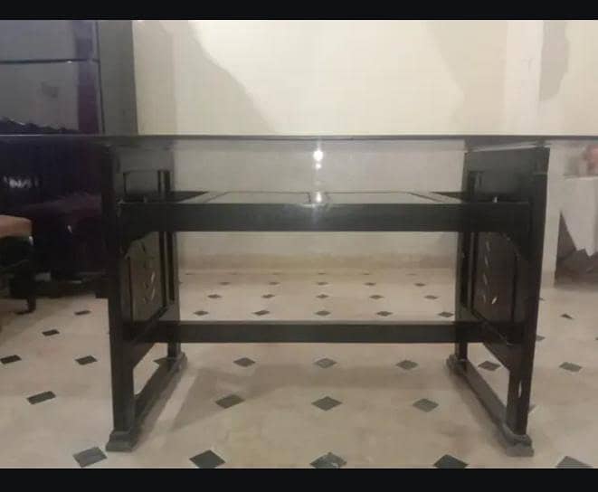 Dining table with 6 seaters 3
