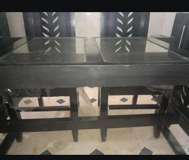 Dining table with 6 seaters 4