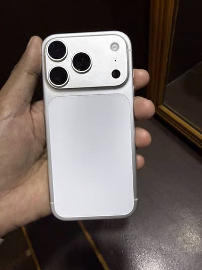 iPhone 17 Pro ICloud locked