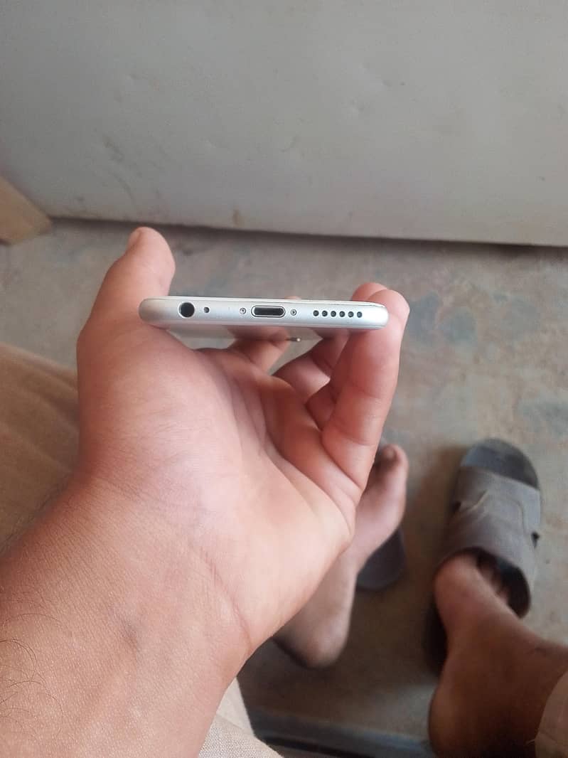 Apple iPhone 6 Plus 4