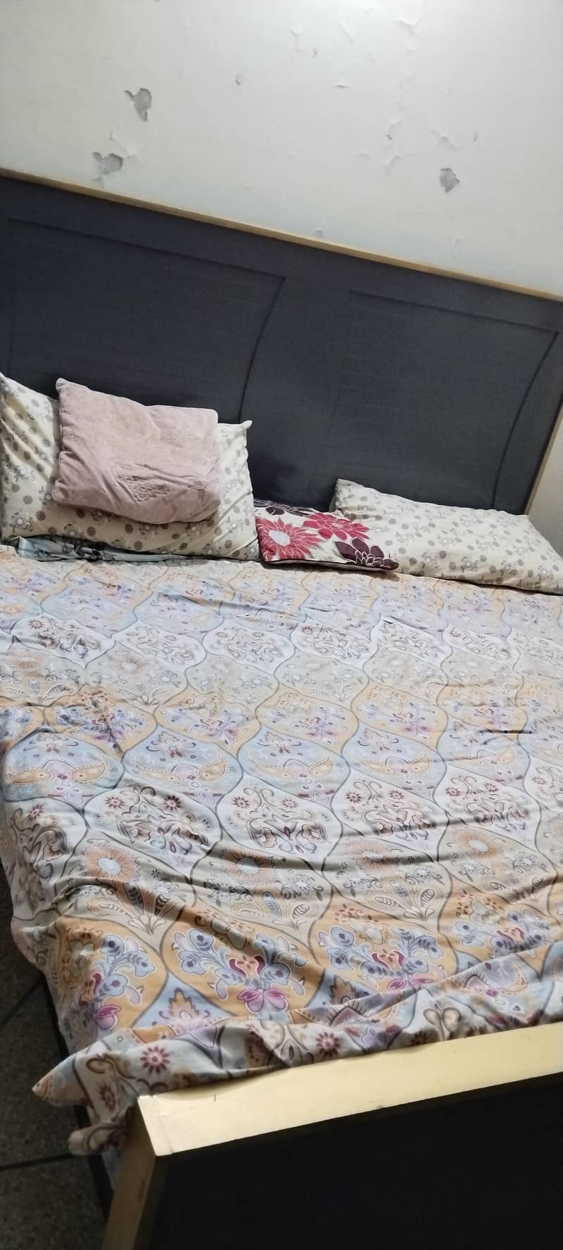 good condition bed 4