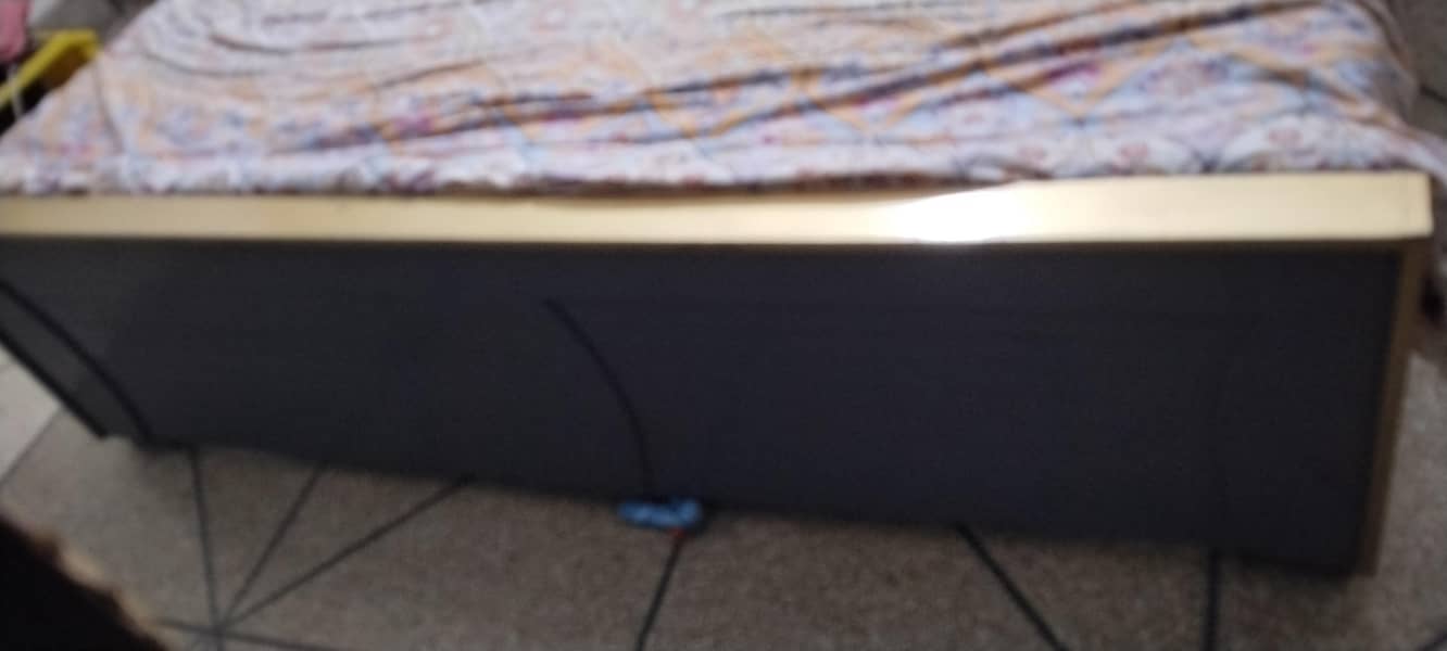 good condition bed 6