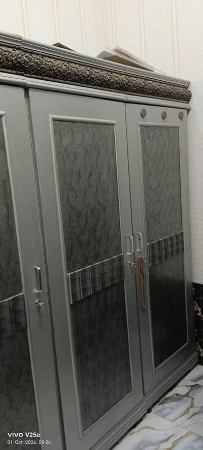3 door wardrobes