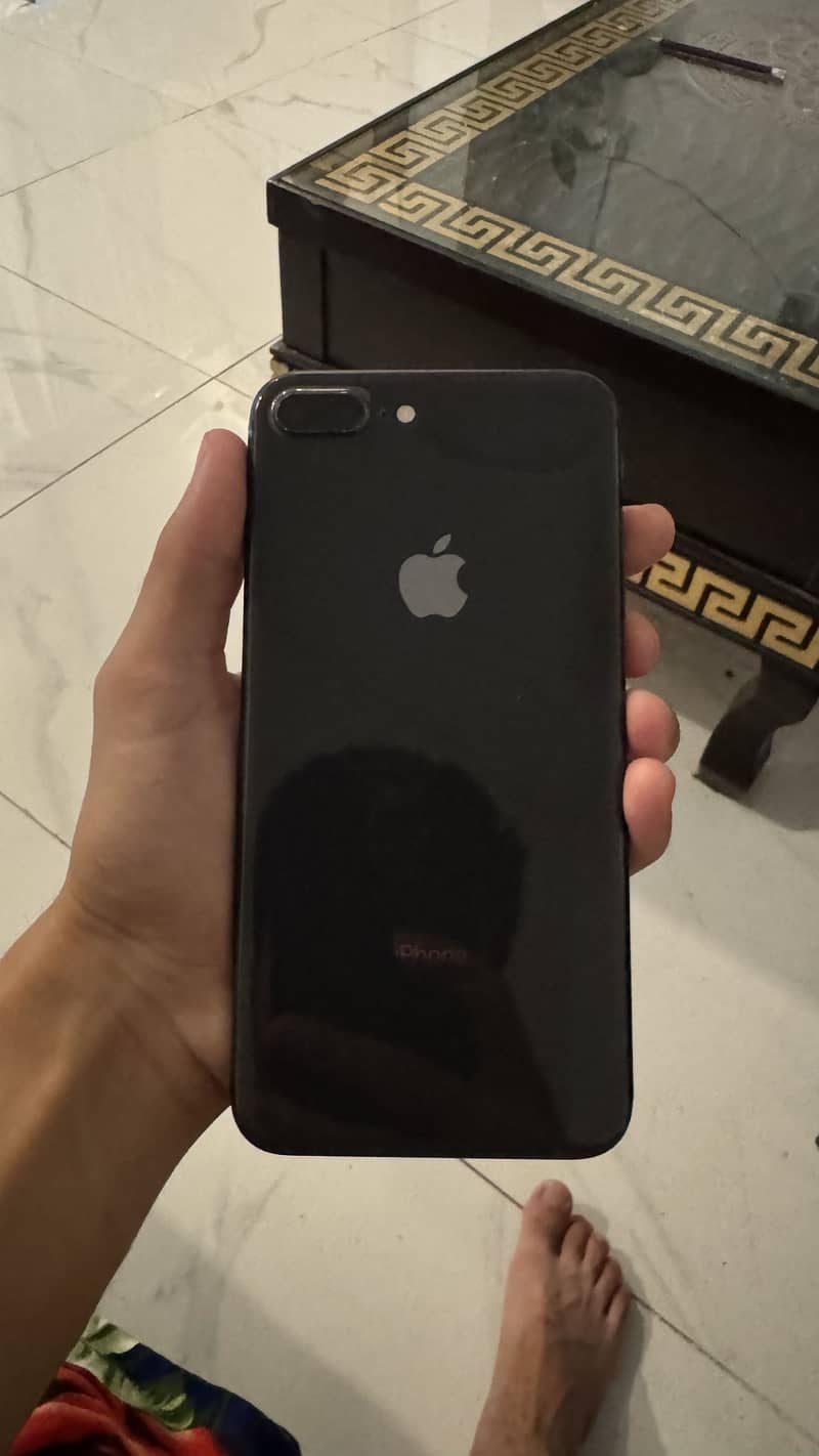 Apple iPhone 8 Plus 0