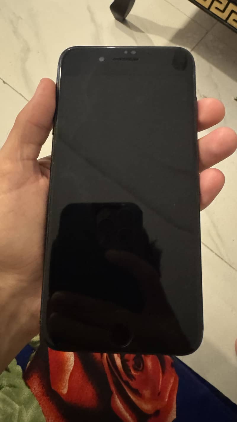 Apple iPhone 8 Plus 3