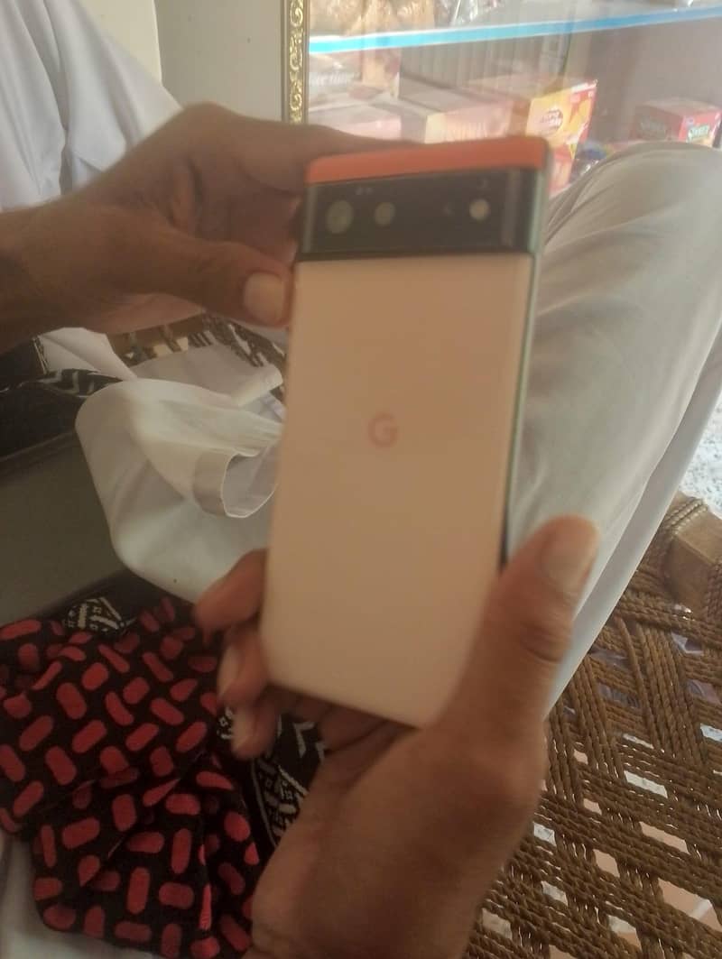 Google Pixel 6 10/10 condition 5