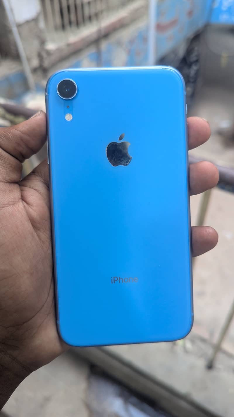 Apple iPhone XR 4