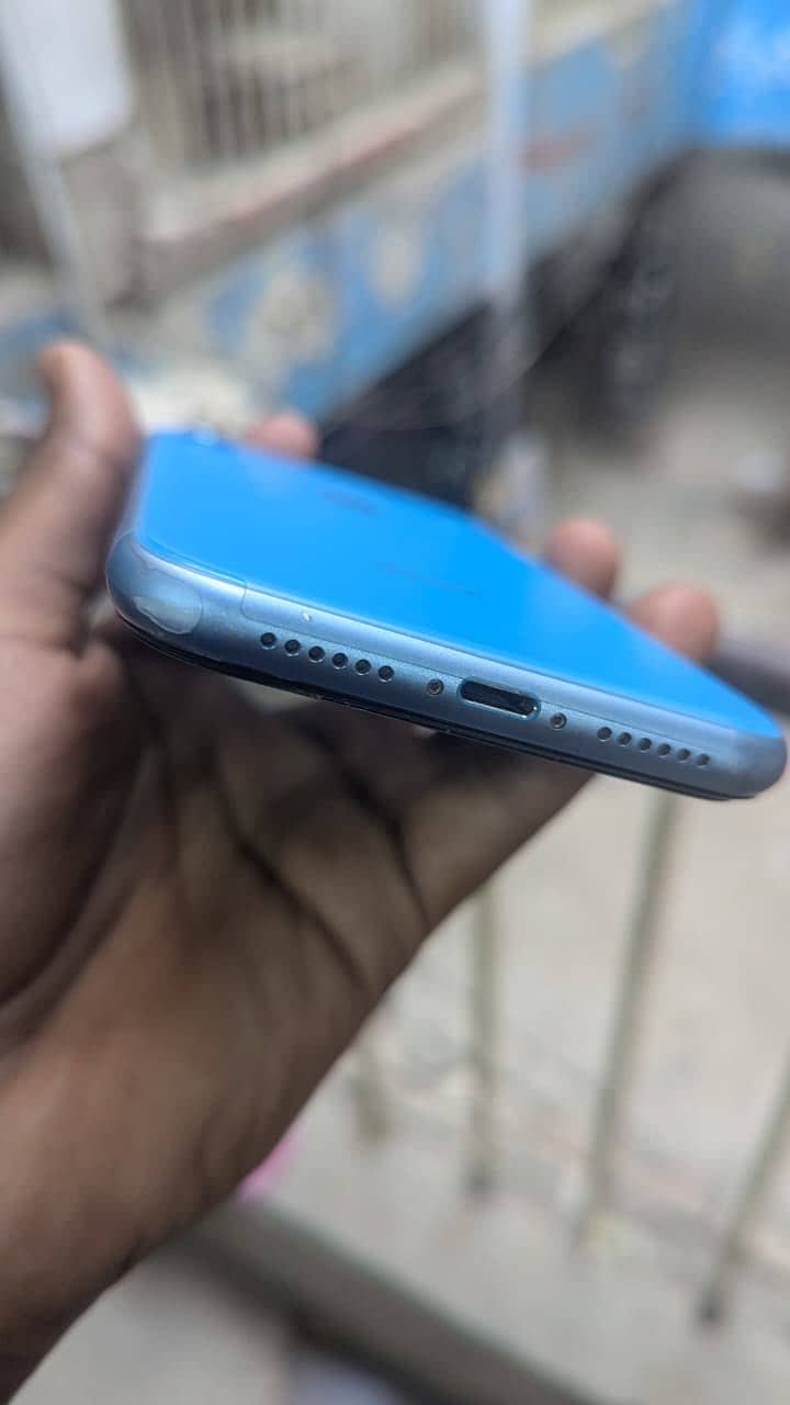 Apple iPhone XR 6