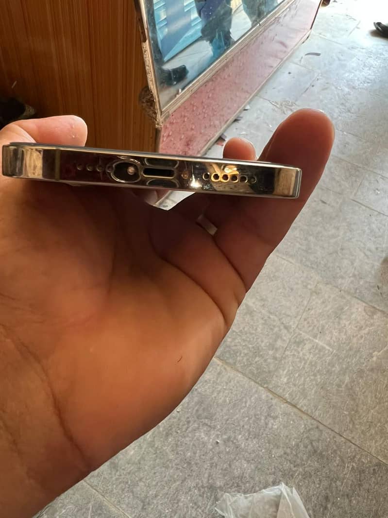 Apple iPhone 14 Pro Max 4
