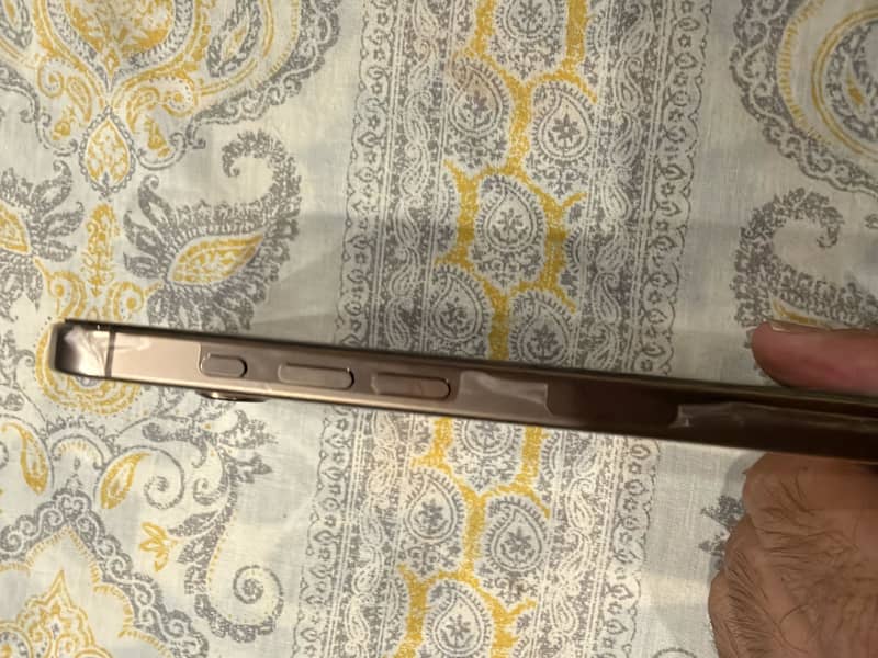 Apple iPhone 16 Pro jv 1