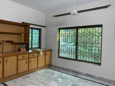 I-8/3 House Sized 2800 Square Feet For rent