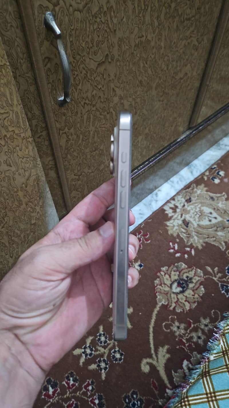 Apple iPhone 16 Pro Max 2
