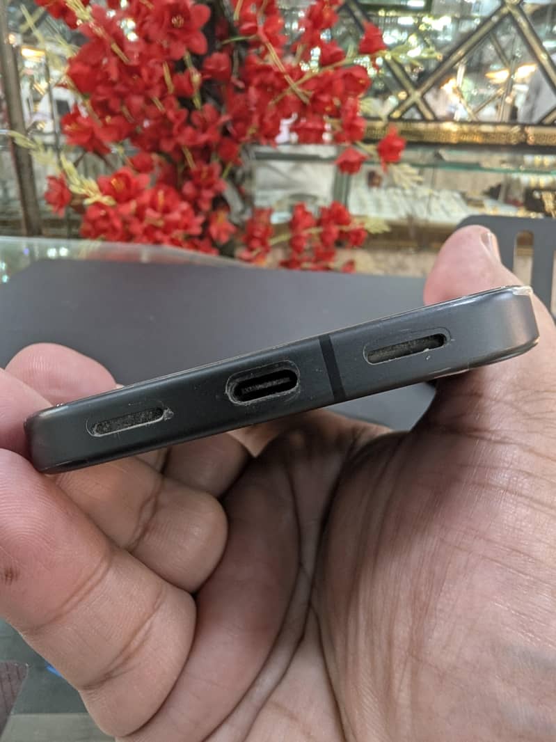 Google Pixel 10 4