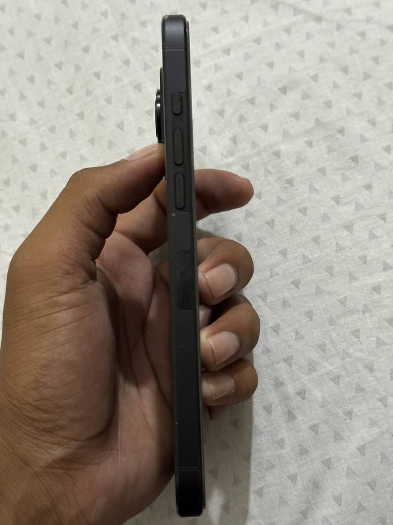 Apple iPhone 16 Pro Max 3