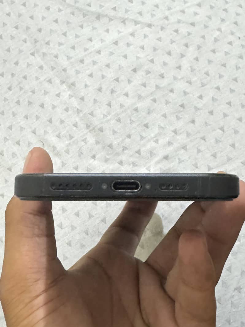 Apple iPhone 16 Pro Max 4